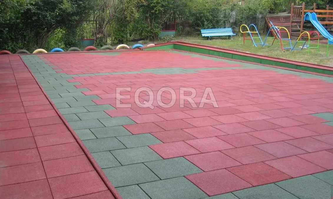 Резиновое покрытие из резиновой крошки для дорожек на даче в Югорске